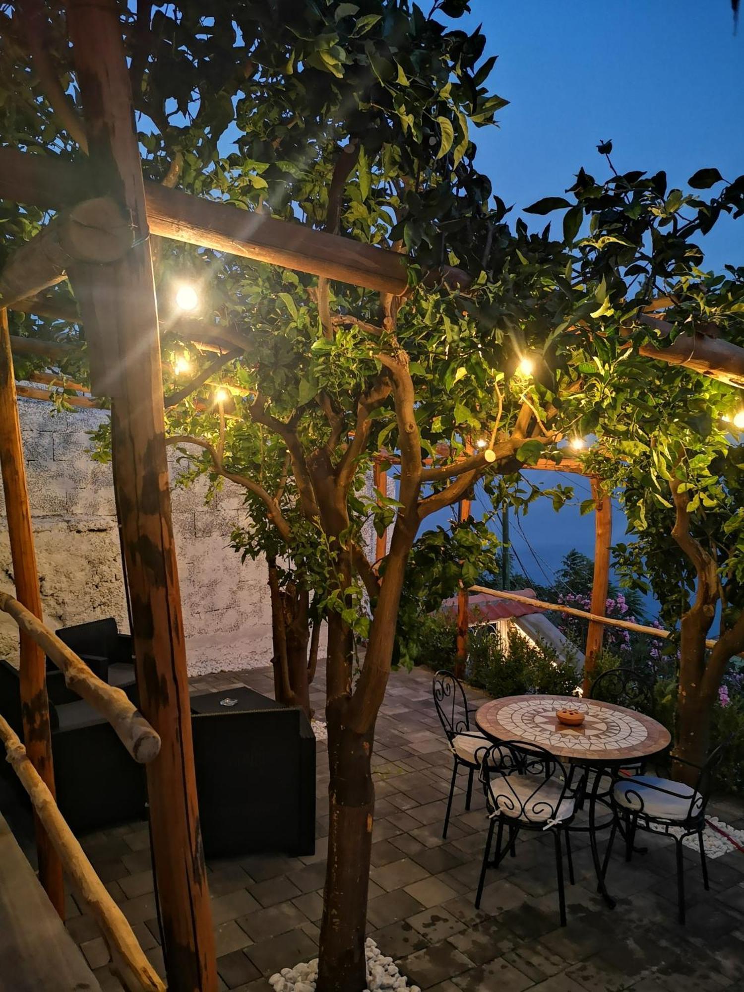 Villa Furoris Apartment ฟูโรเร ภายนอก รูปภาพ